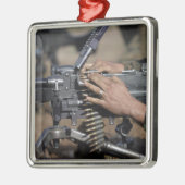 Een marinier laadt een M-240G-pistool Metalen Ornament (Links)