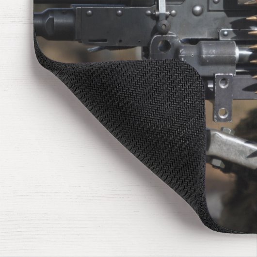 Een marinier laadt een M-240G-pistool Muismat (Hoek)