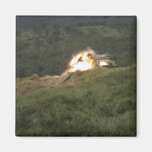 Een marinier scoort een directe hit magneet (Voorkant)