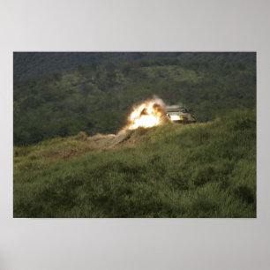 Een marinier scoort een directe hit poster