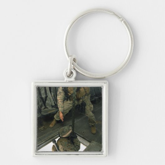 Een marinier stuurt een marinier naar beneden. sleutelhanger (Voorkant)
