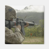 Een marinier voert oefeningen uit magneet (Voorkant)