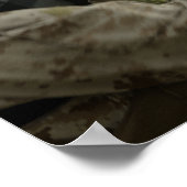 Een marinier voert oefeningen uit poster (Hoek)