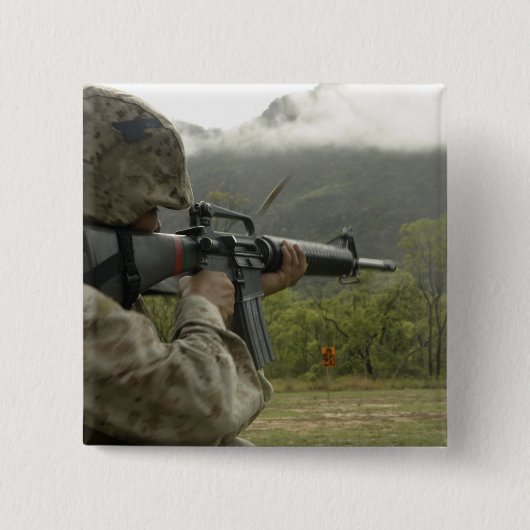 Een marinier voert oefeningen uit vierkante button 5,1 cm (Voorkant)