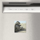 Een marinier vuurt een M16A2-dienstgeweer af Magneet (Insitu (Vaatwasser))