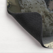 Een marinier vuurt een M16A2-dienstgeweer af Muismat (Hoek)