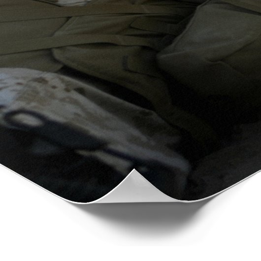 Een marinier vuurt een M16A2-dienstgeweer af Poster (Hoek)