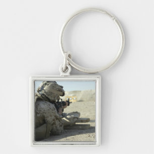 Een marinier vuurt een M16A2-dienstgeweer af Sleutelhanger