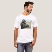 Een marinier vuurt een M16A2-dienstgeweer af T-shirt (Voorkant volledig)