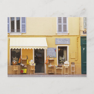 Een marktstraat in de oude stad met een winkel briefkaart