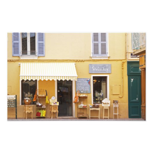 Een marktstraat in de oude stad met een winkel foto afdruk (Voorkant)