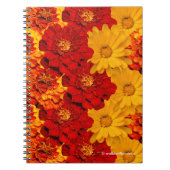 Een Medley van de Rode Gele en Oranje Marigolds Notitieboek (Voorkant)