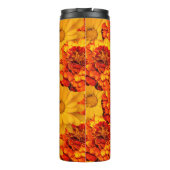 Een Medley van de Rode Gele en Oranje Marigolds Thermosbeker (Achterkant)
