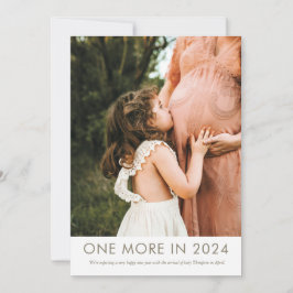 Een meer in 2024 zwangerschapsaankondiging feestdagenkaart