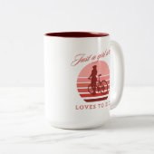 Een meisje dat graag roze fietst tweekleurige koffiemok (Voorkant rechts)