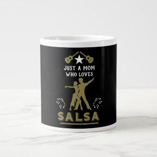 Een meisje dat houdt van salsa dansen grote koffiekop