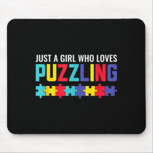 Een meisje dat puzzel puzzel horror leuk vindt muismat