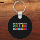 Een meisje dat puzzel puzzel horror leuk vindt sleutelhanger (Voorkant)