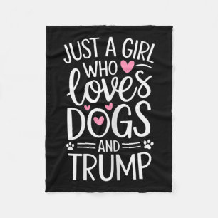 Een meisje dat van honden en Trump houdt Fleece Deken