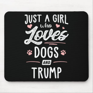 Een meisje dat van honden en Trump houdt Geschenk  Muismat