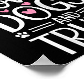 Een meisje dat van honden en Trump houdt Poster (Hoek)