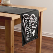 Een meisje dat van kerst houdt korte tafelloper (Voorbeeld)