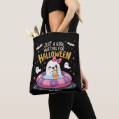 Een meisje dat wacht op Halloween Spooky Summer Tote Bag (Dichtbij)