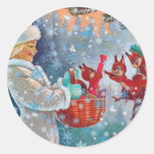 Een  meisje en eekhoorntjes in kerstmis ronde sticker