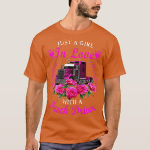 Een meisje in liefde met een vrachtwagenchauffeur  t-shirt