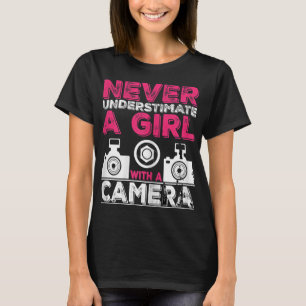 Een meisje met camera nooit onderschatten - Meisje T-shirt