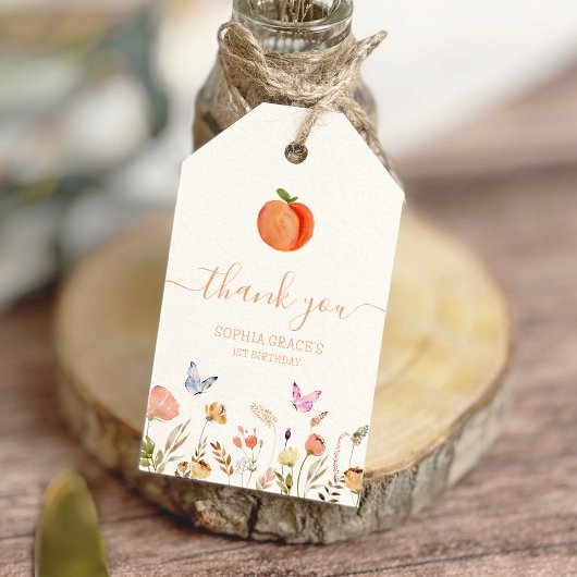 Eén meisje met een fijne peach, 1e verjaardag cadeaulabel