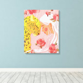 Een meisje met een luipaard. canvas afdruk (Insitu (Houten vloer))