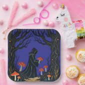 Een met capuchon gehulde foeragemier die paddensto papieren bordje (Feest)