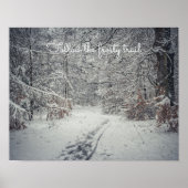 Een met sneeuw bedekt pad door een winterbos poster (Voorkant)