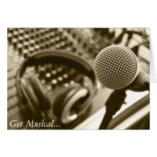 Een microfoon en een hoofdtelefoon