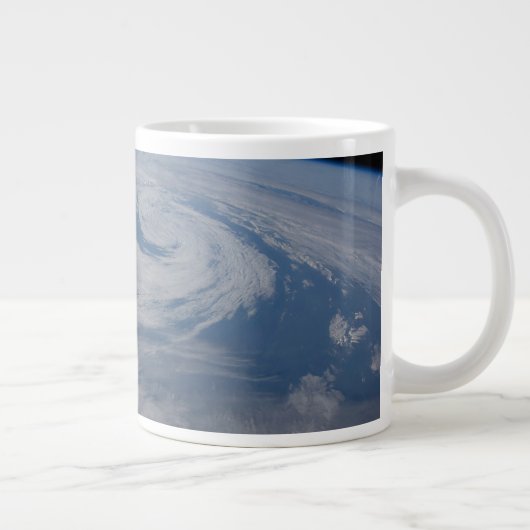 Een mid-atlantisch lagedruksysteem. grote koffiekop (Rechts)