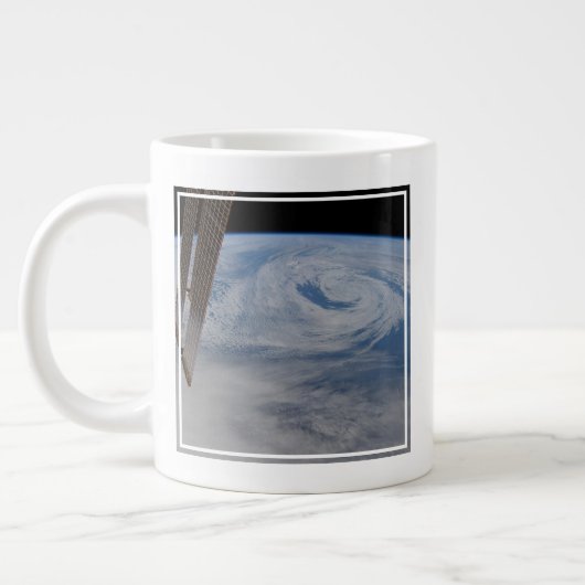 Een mid-atlantisch lagedruksysteem. grote koffiekop (Links)