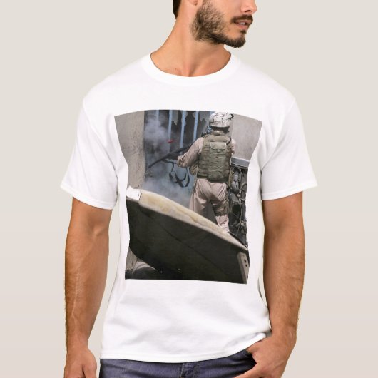 Een militair politieagent gebruikt een breekt rond t-shirt (Voorkant)
