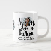 Een miljoen typografie met een aangepaste hartfoto grote koffiekop (Rechts)