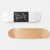 Een minimalistisch grafisch ontwerp van een skateb persoonlijk skateboard (Horizontaal)