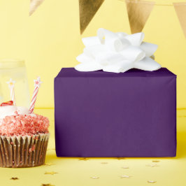 Een minimalistische paarse achtergrond met subtiel cadeaupapier