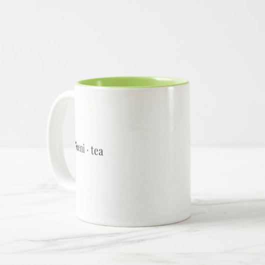 Een minimalistische Tea Mok (Voorkant links)