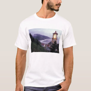 Een mistige dag aan de Oregon kust bij de Heceta T-shirt