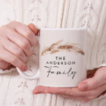 Een modern, natuurlijk pampasgrasgeschenk mok<br><div class="desc">Een budget voor een modern bohemisch natuurpampas gras,  gepersonaliseerd geschenk mok ontwerp. Verbluffende elegante scripttekst en trendmatige botanische foliage met deze hedendaagse natuurlijke beige,  terracotta,  zwarte en blauwgroen kleurweg.</div>