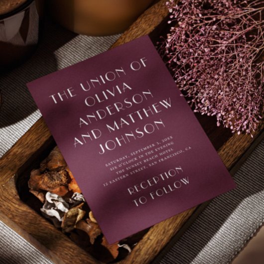 Een moderne bruine bruiloft met een minimale tipog kaart