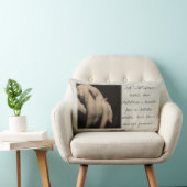 Een moeder houdt haar kinderhandlanger vast kussen (Stoel)