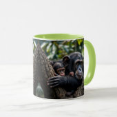 Een moeder houdt op haar baby. mok (Voorkant rechts)