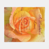 Een moederliefde is als een Roos Geel Sinaasappel Fleece Deken (Voorkant (Horizontaal))