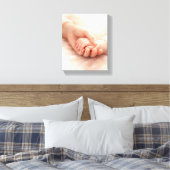 Een Moeder's Eerste Aanraking Canvas Afdruk (Insitu (Slaapkamer))