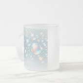 Een mok met bubbelprint en matte afwerking (Voorkant links)